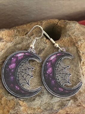 5/$10❤️❤️❤️NEW Handmade Crescent Moon Web Earrings